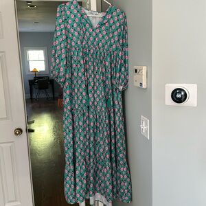 Beautiful maxi dress! Size small but runs very big!